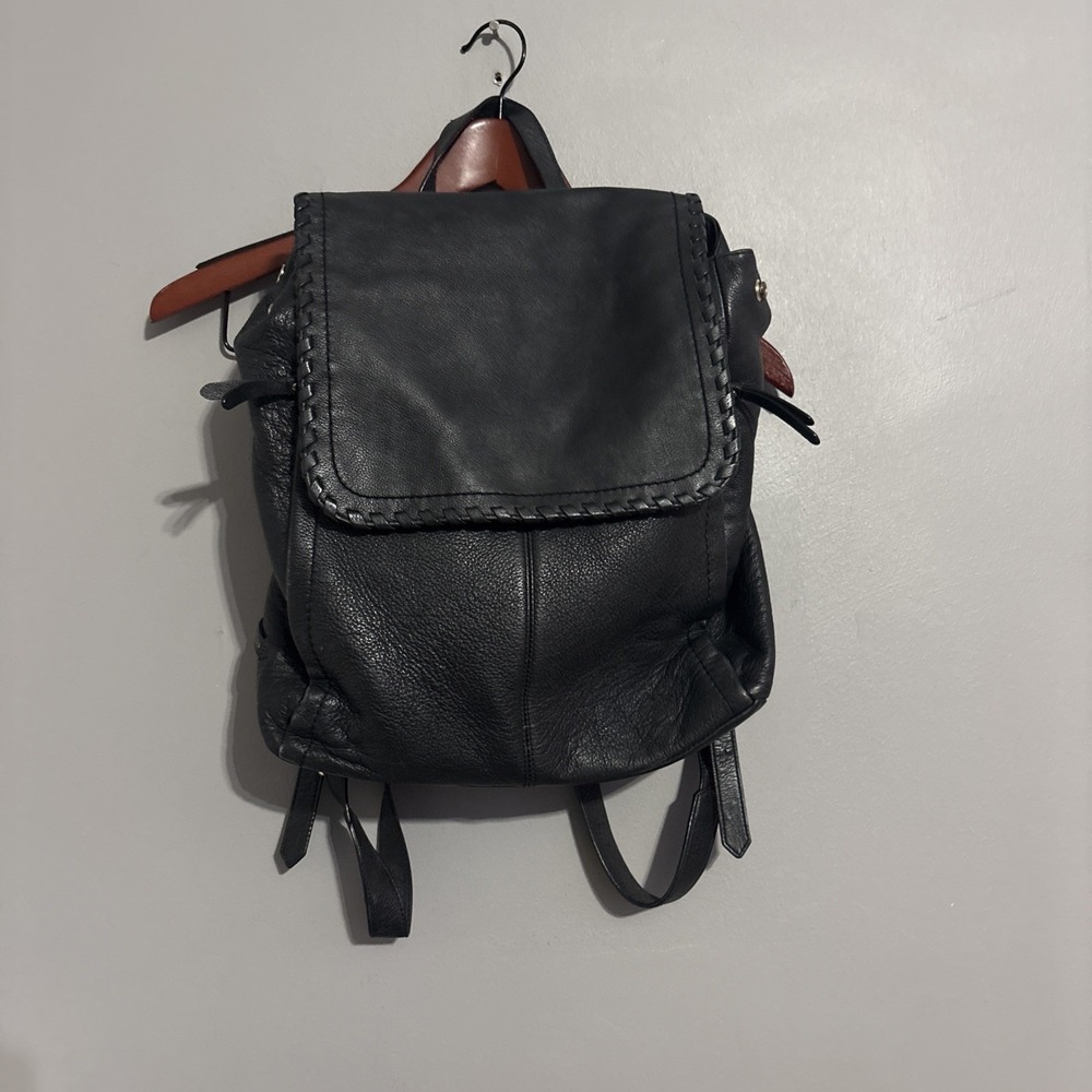 COLE HAAN BLACK PEBBLE LEATHER BACKPACK PURSE LINED MAGNETIC CLOSURE ZIP POCKETS